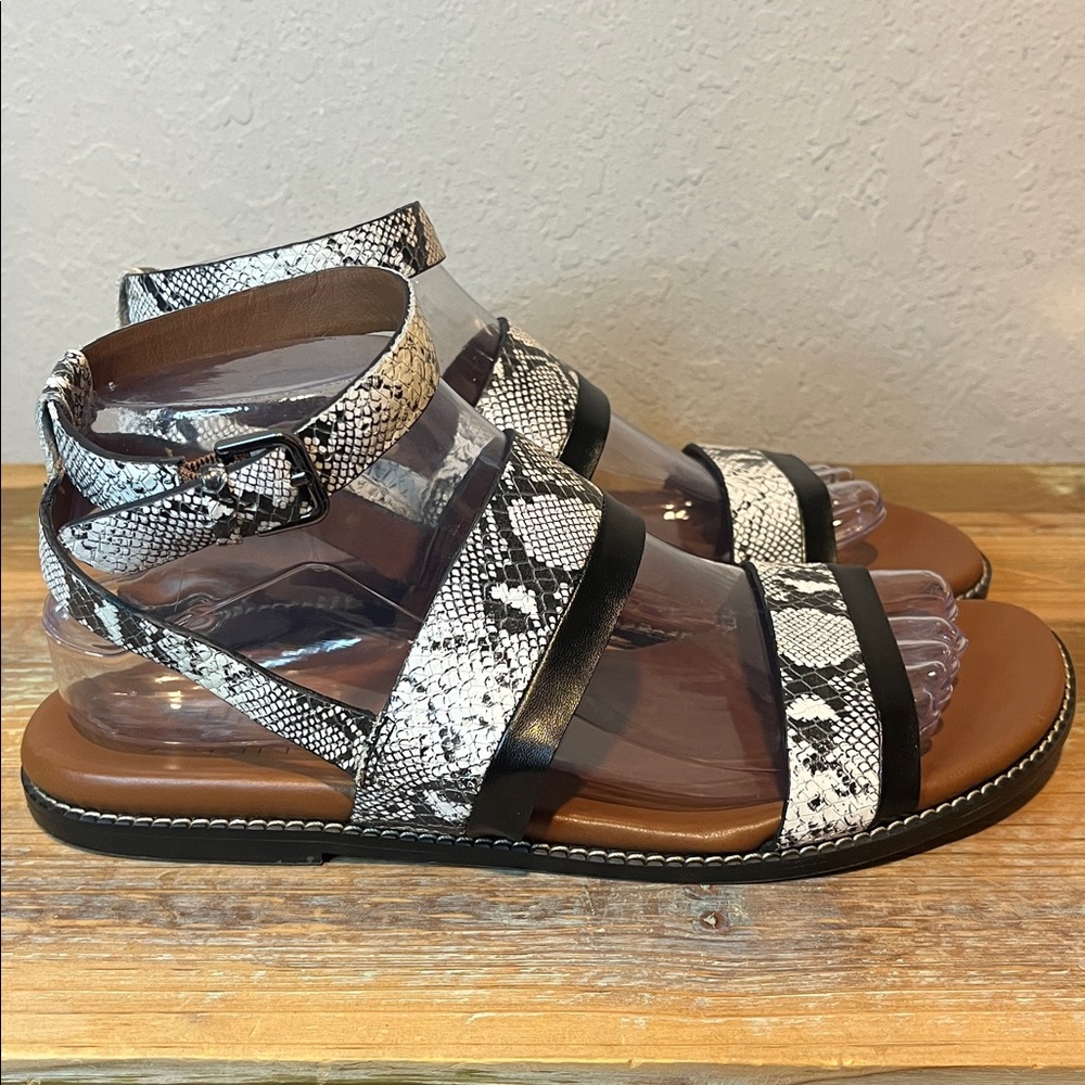 Naturalizer Kelsie White Black Snake Print Sandal - Size 7 - Picture 7 of 11